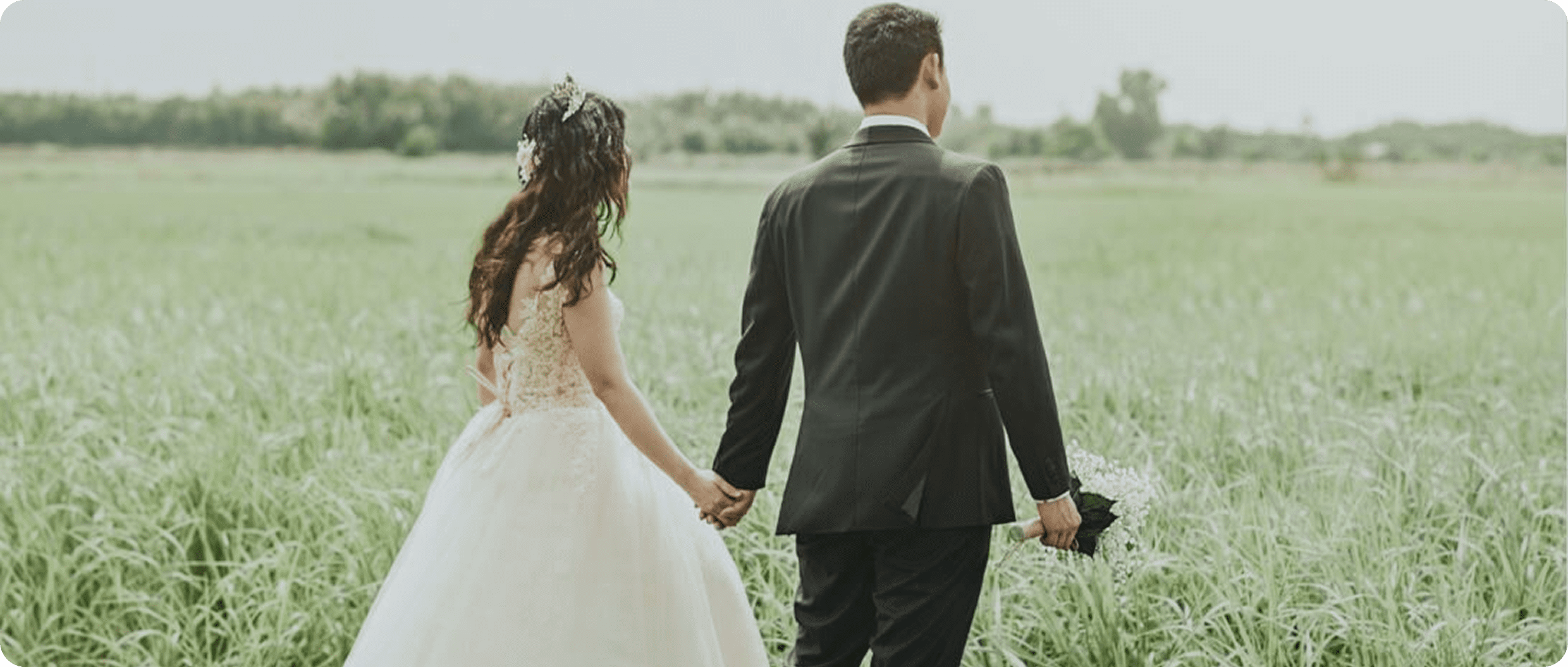 Wedding couple in scenic outdoor setting